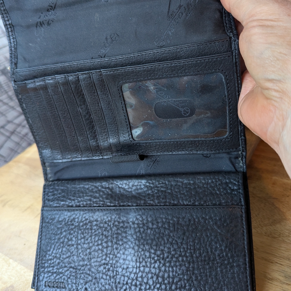 Textured Black Leather Vintage Wallet by Fossil - Picture 5 of 14